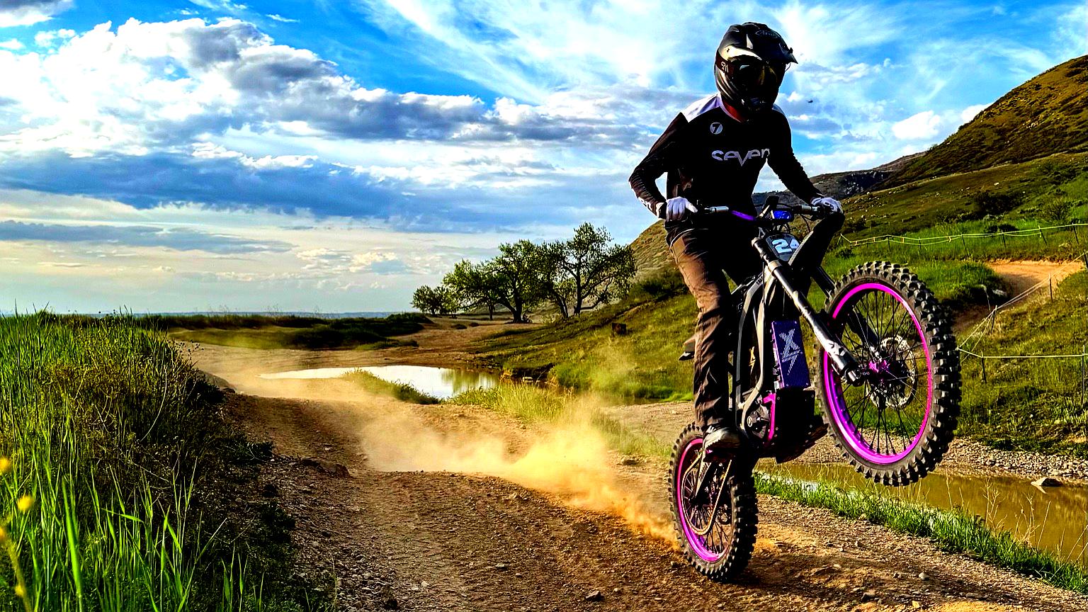 Rawrr Mantis vs. Talaria Sting MX5: Which Is the Better Customizable E-Moto?