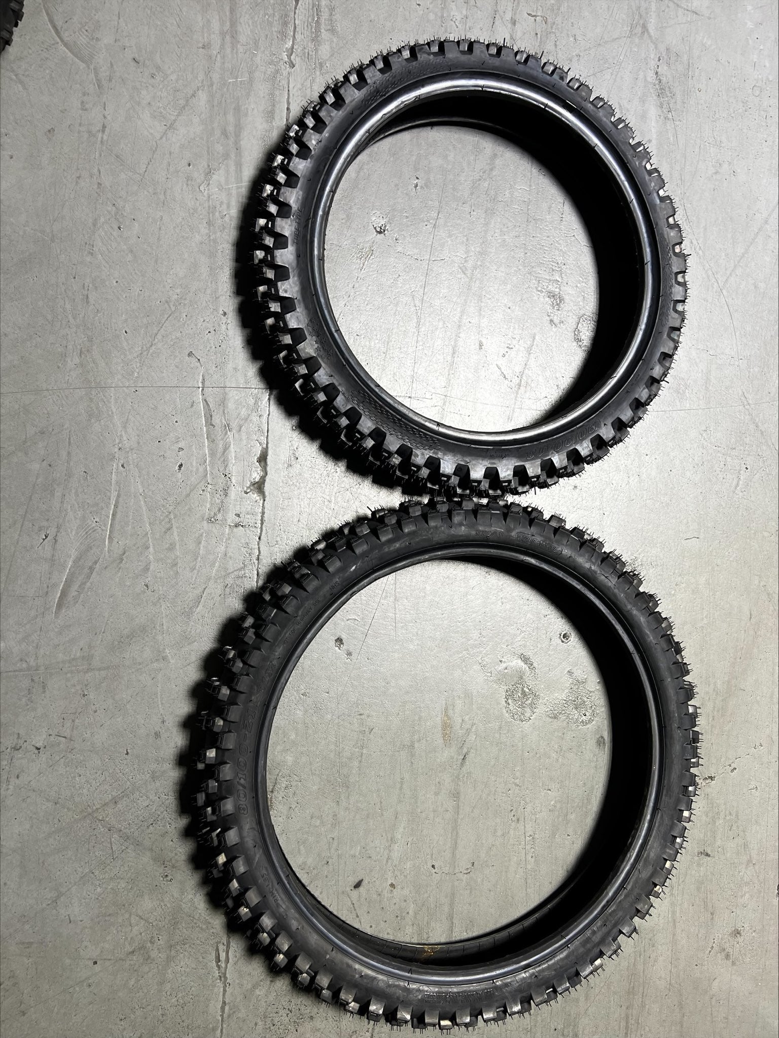 Luna Cycle 18/21in Tires