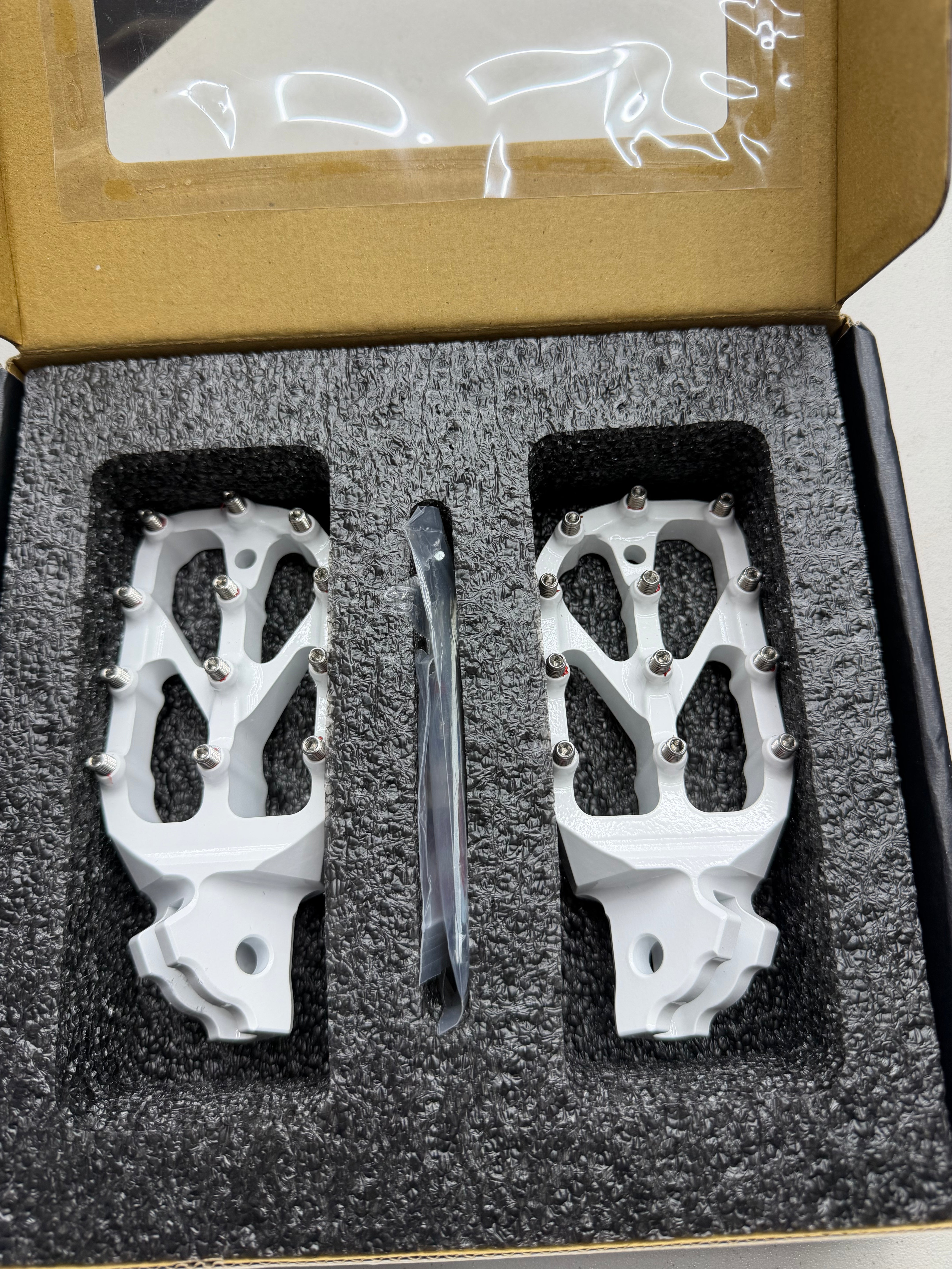 Return, Warp 9 Elite Talaria pegs White