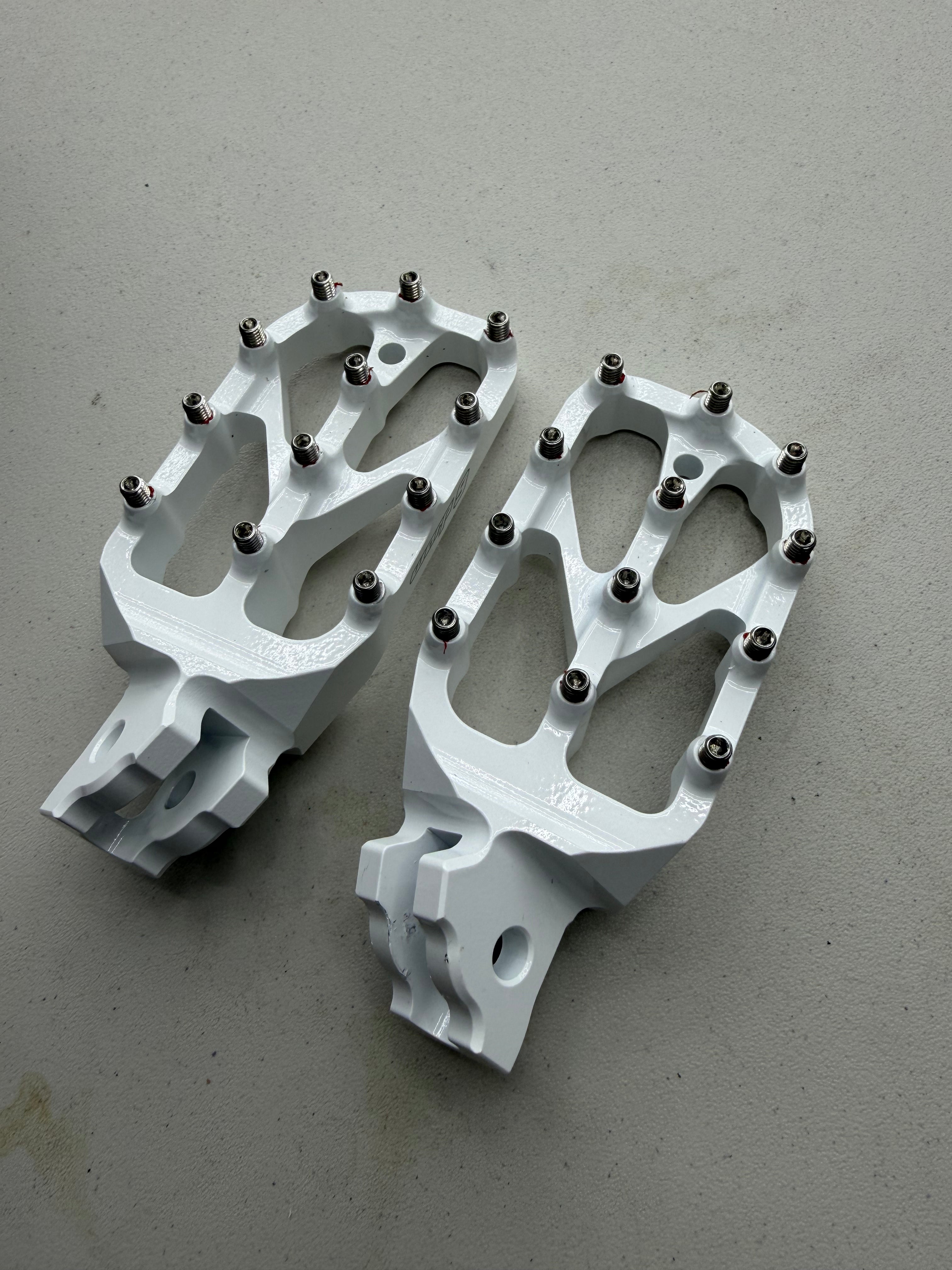 Return, Warp 9 Elite Talaria pegs White