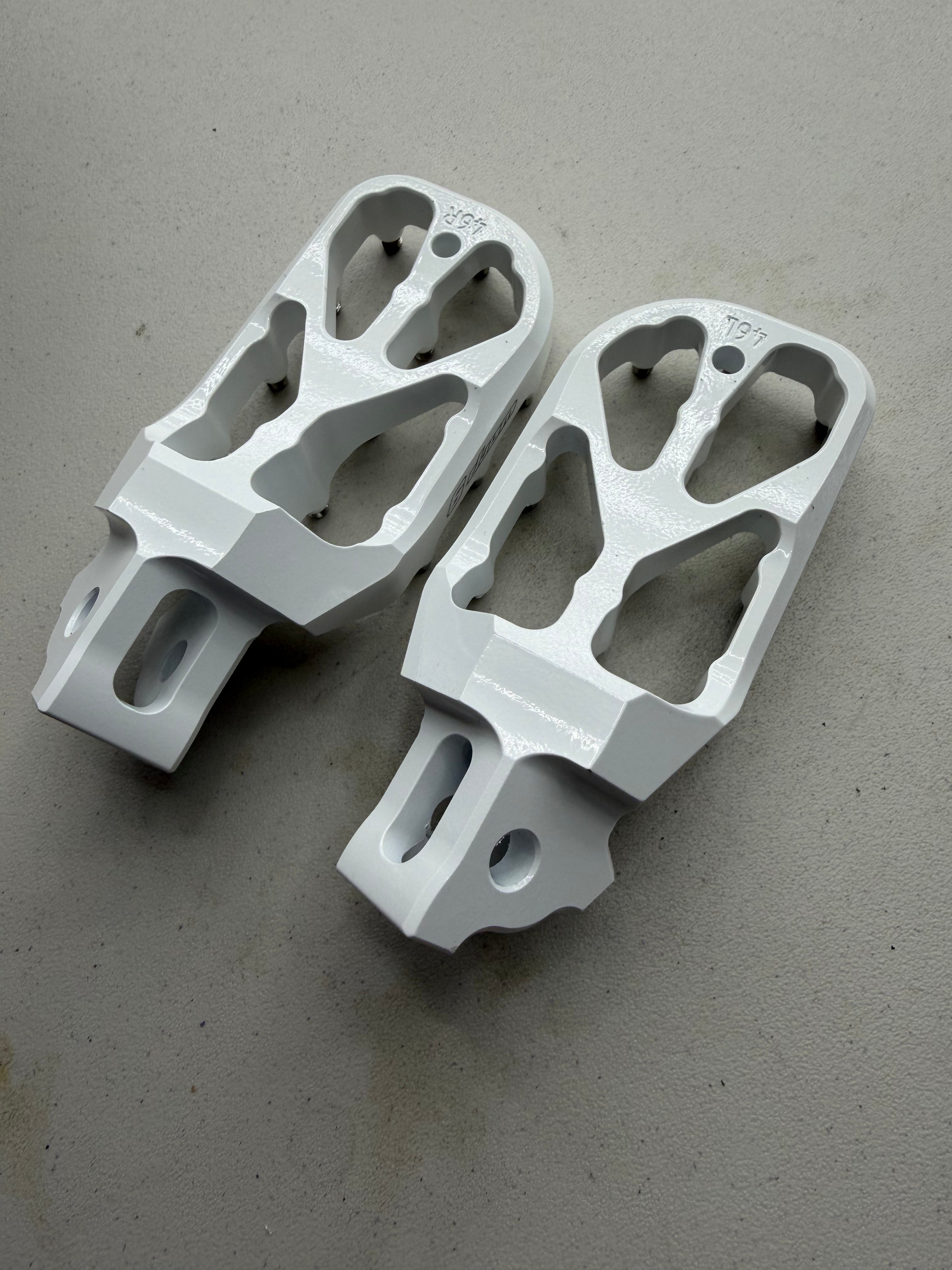 Return, Warp 9 Elite Talaria pegs White