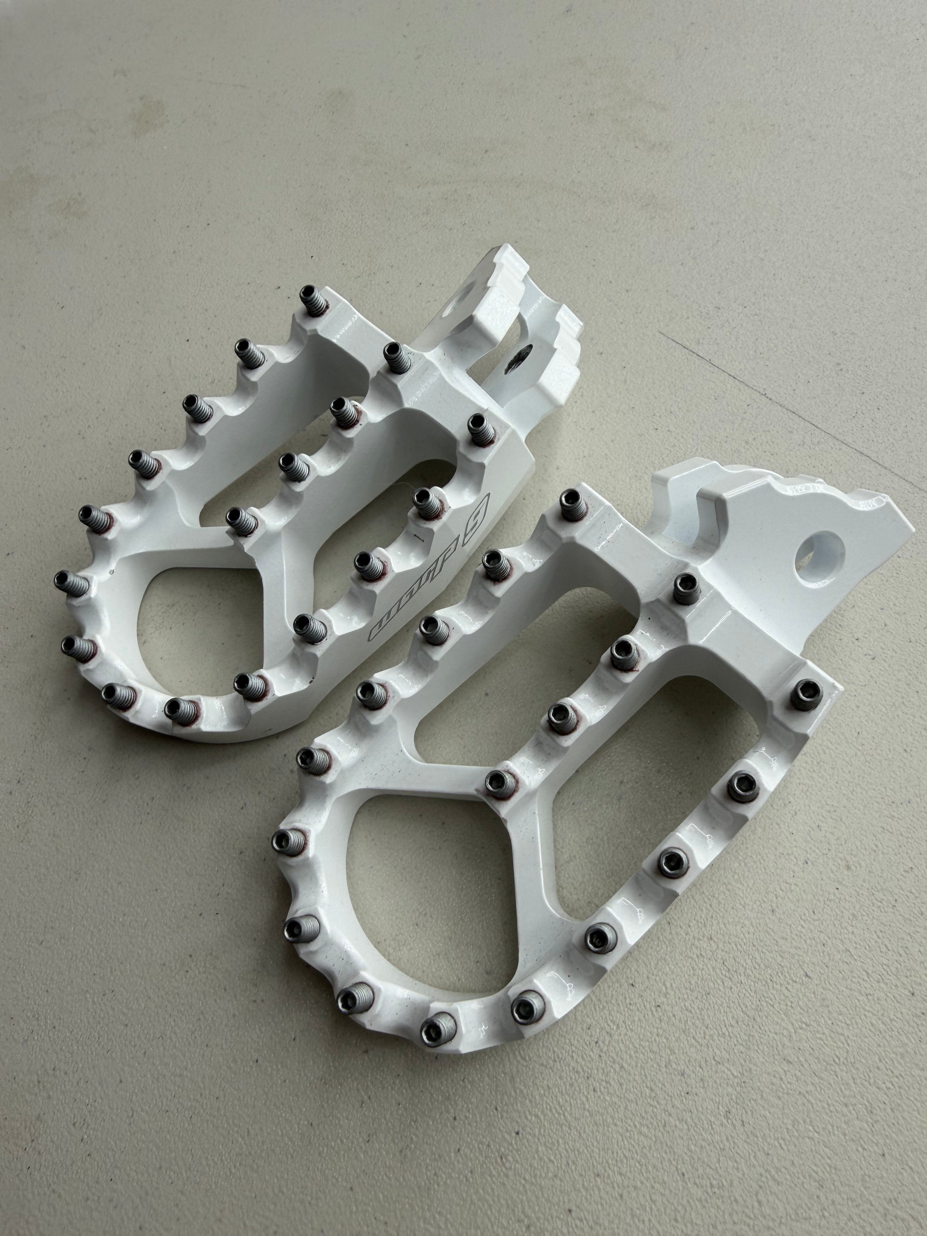 Return, Warp 9 Talaria Foot pegs Multiple colors