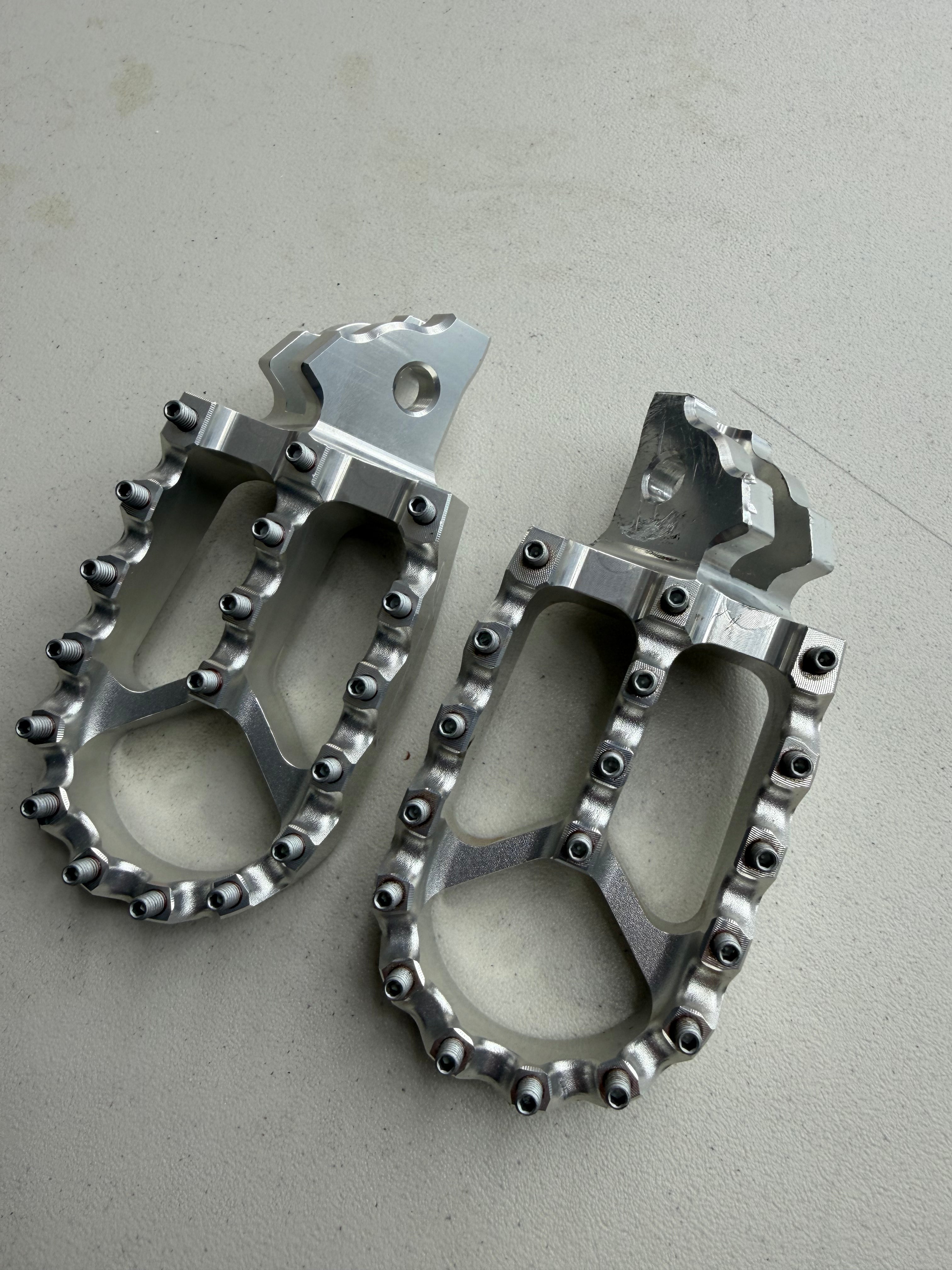 Return, Warp 9 Talaria Foot pegs Multiple colors