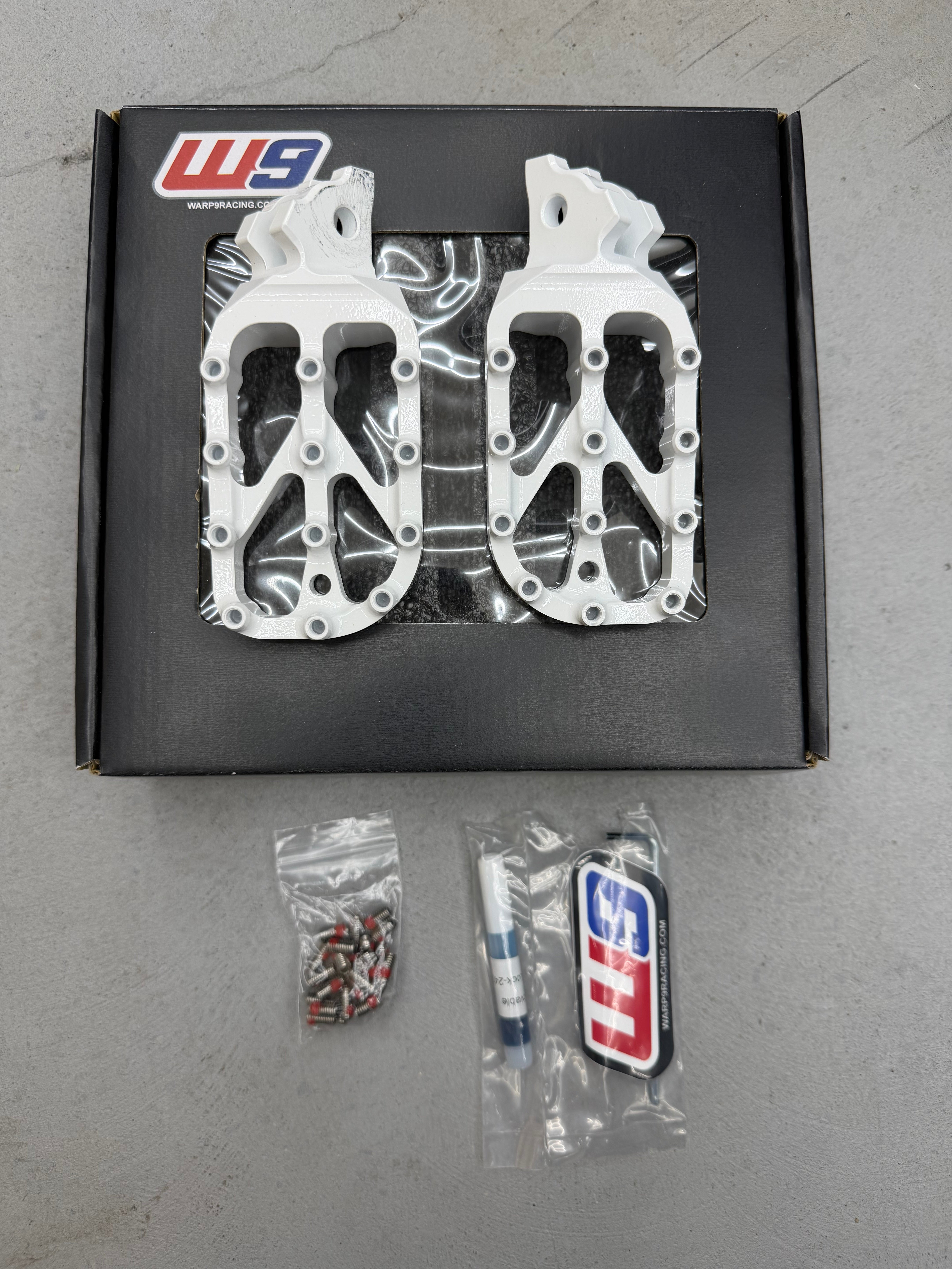 Return, Warp 9 Elite Talaria pegs White