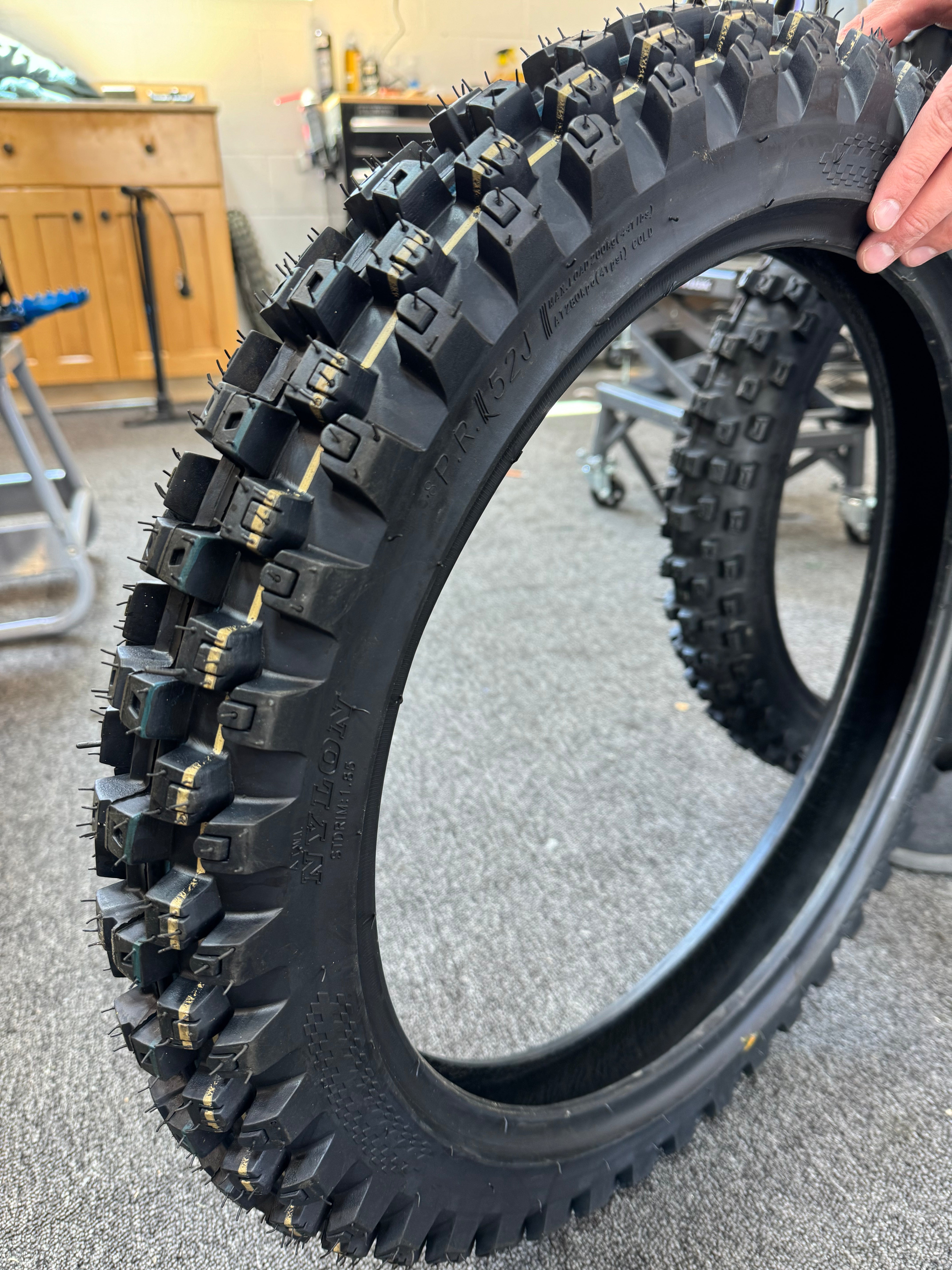 Luna Cycle 18/21in Tires