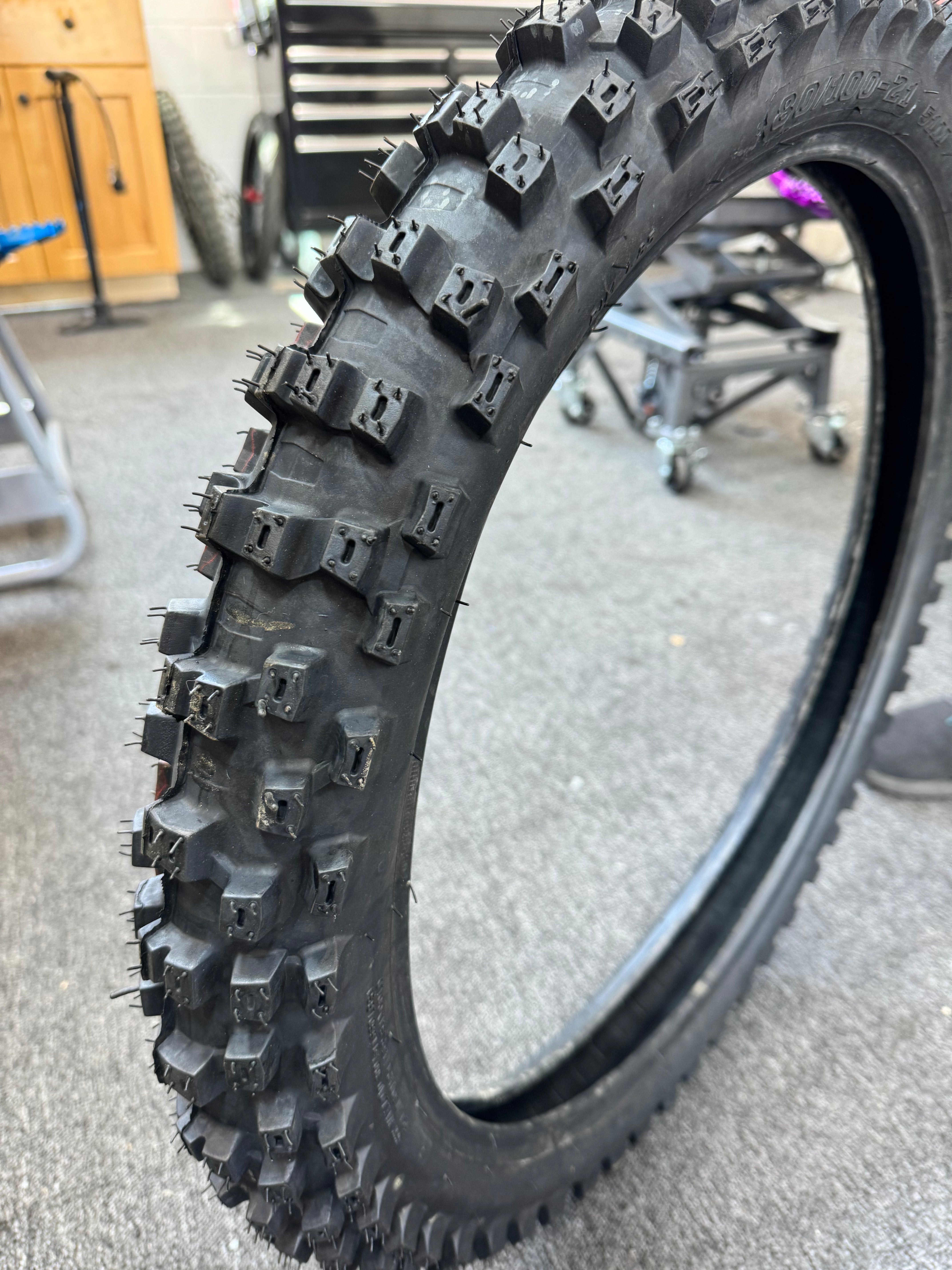 Luna Cycle 18/21in Tires