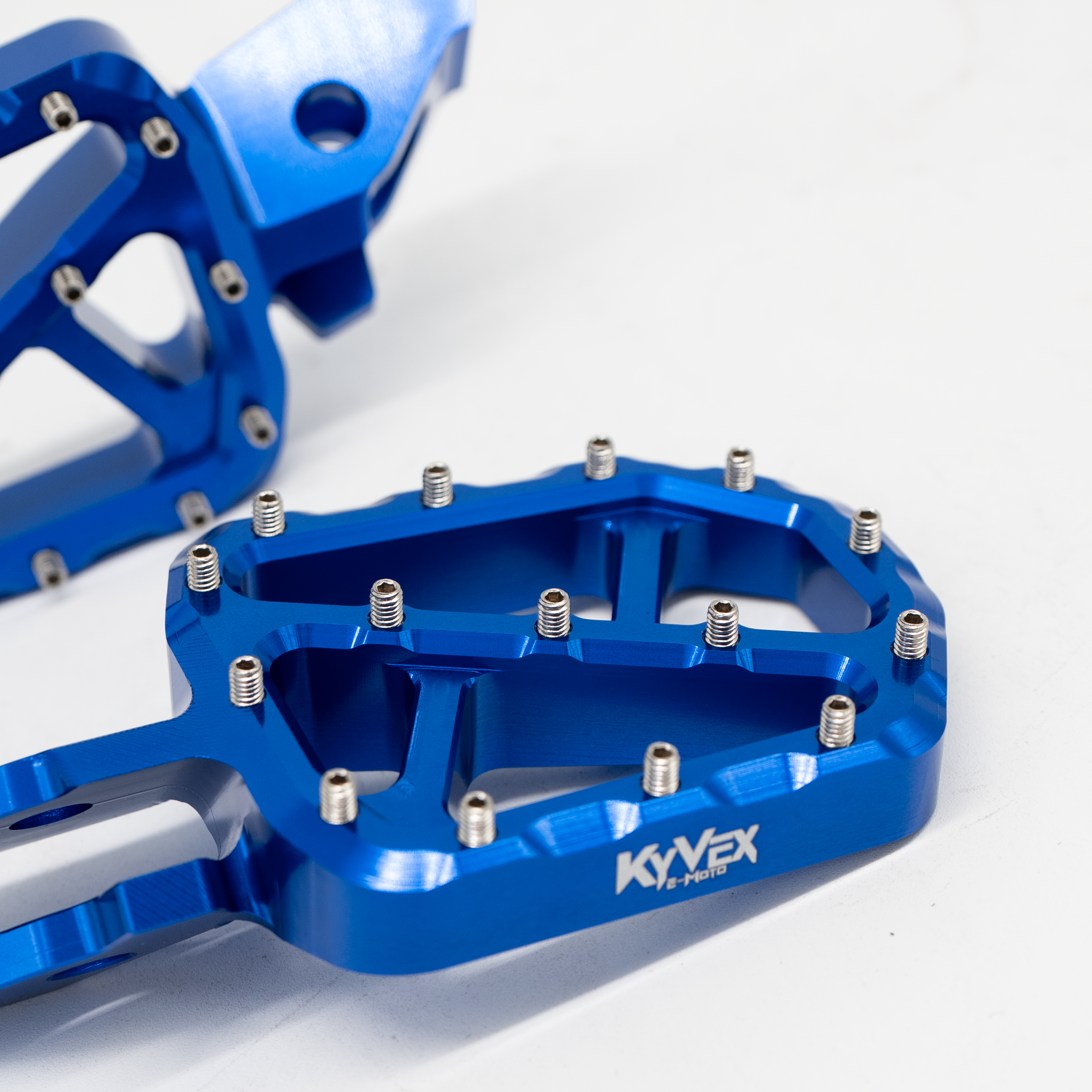 KyVex Billet Wide Foot Pegs - Ultra Bee
