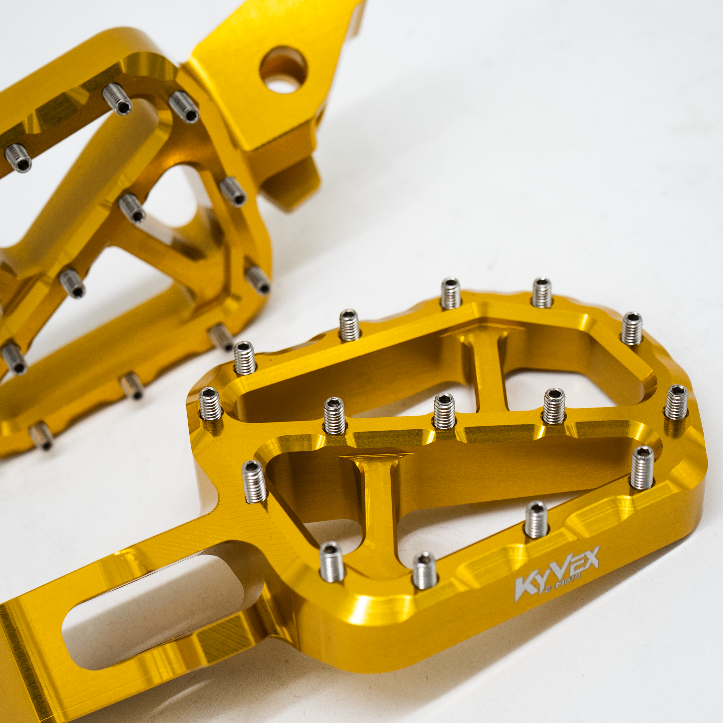 KyVex Billet Wide Foot Pegs - Ultra Bee