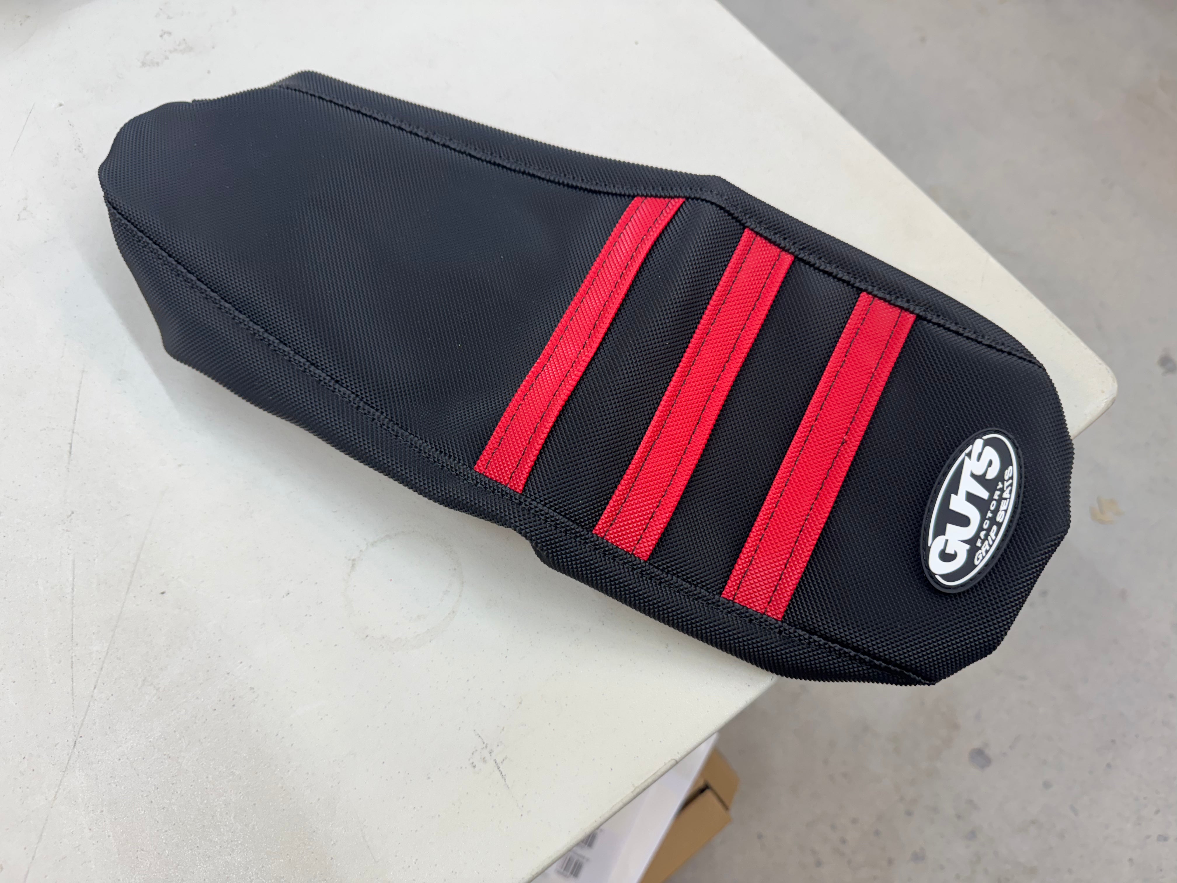 Return, Guts Seat cover Black/ Red Ribs for Talaria sting