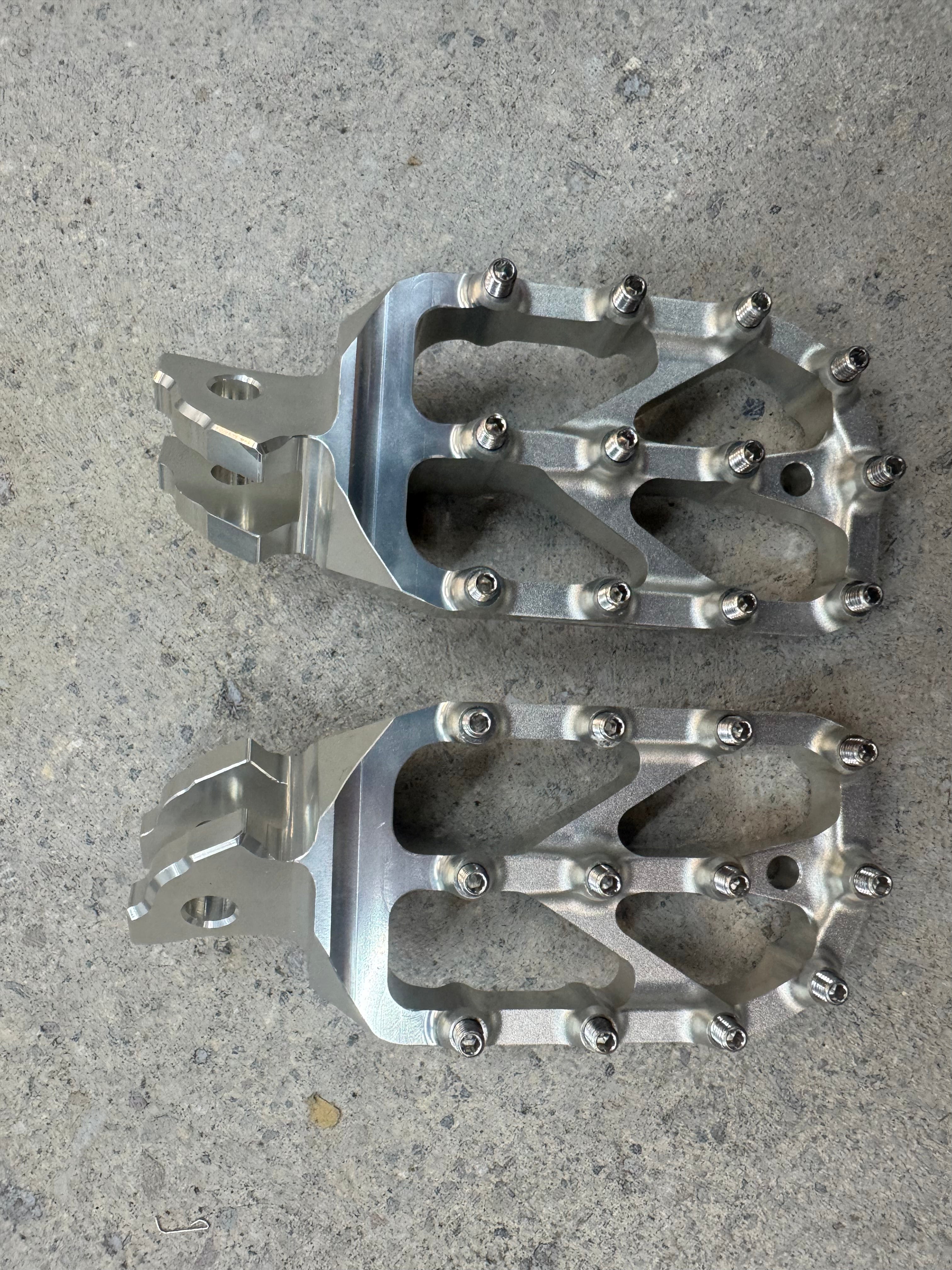 Return, Warp 9 Elite Talaria pegs Silver