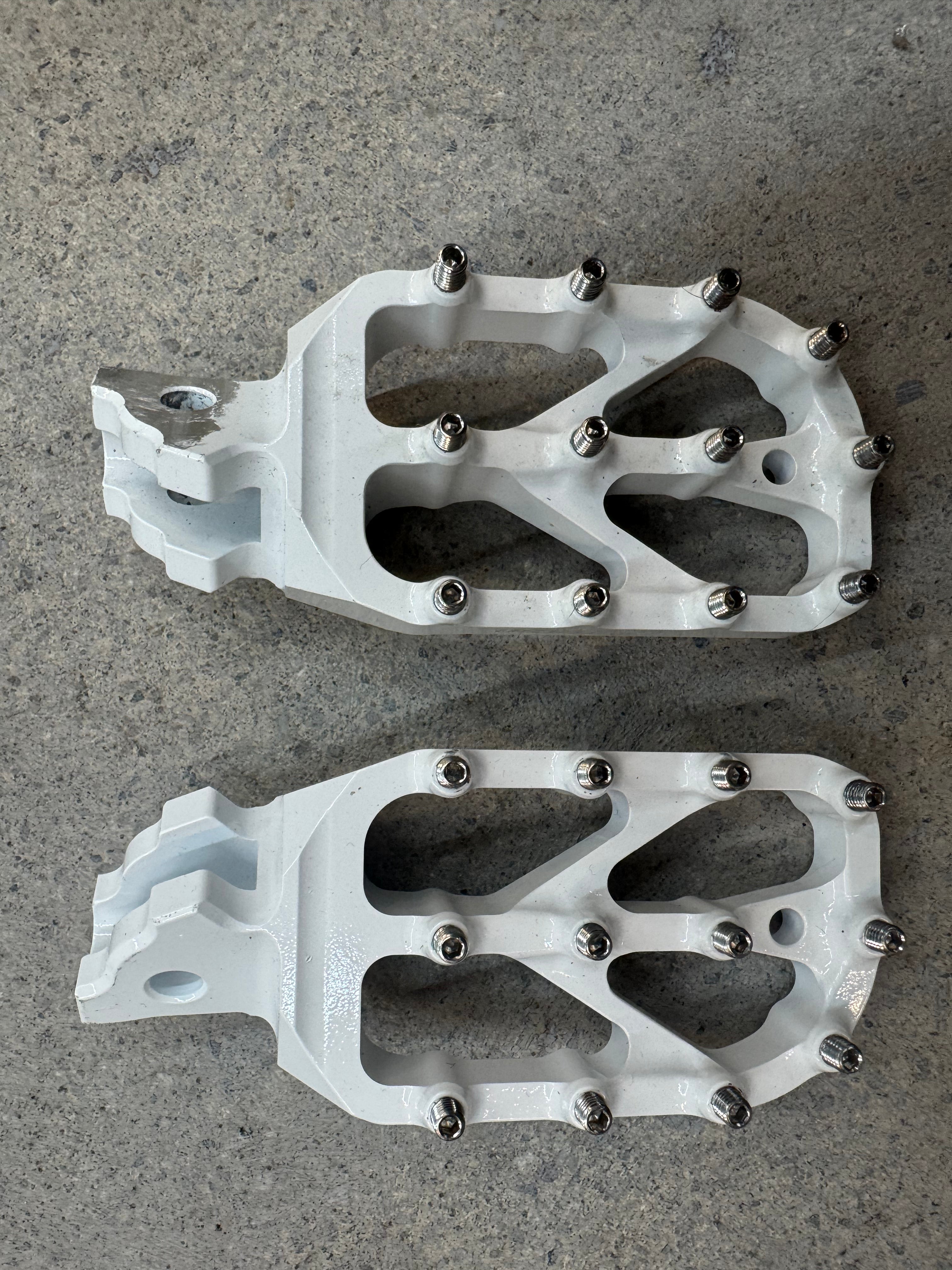 Return, Warp 9 Elite Talaria pegs White