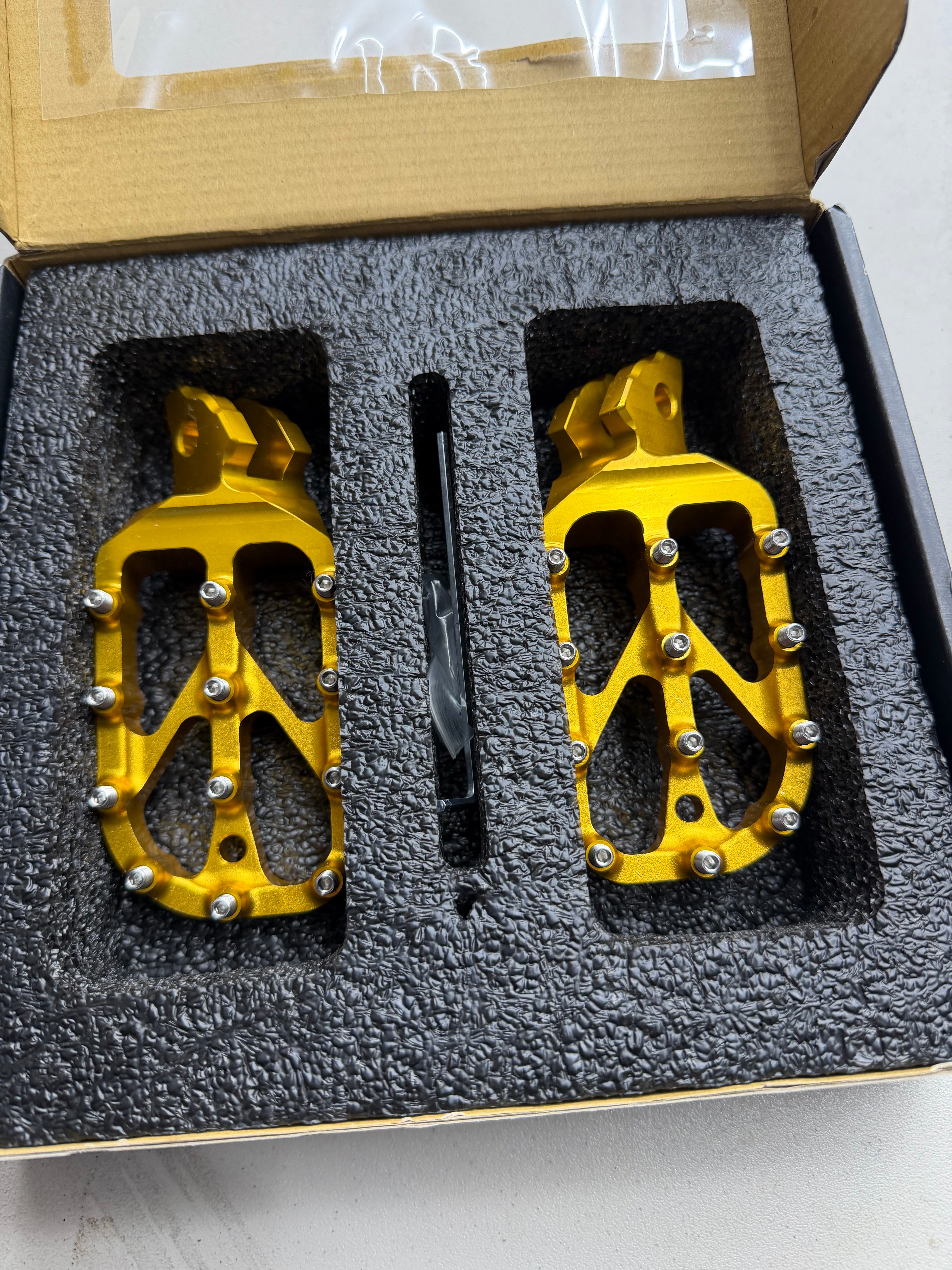 Return, Warp 9 Elite Surron pegs Gold