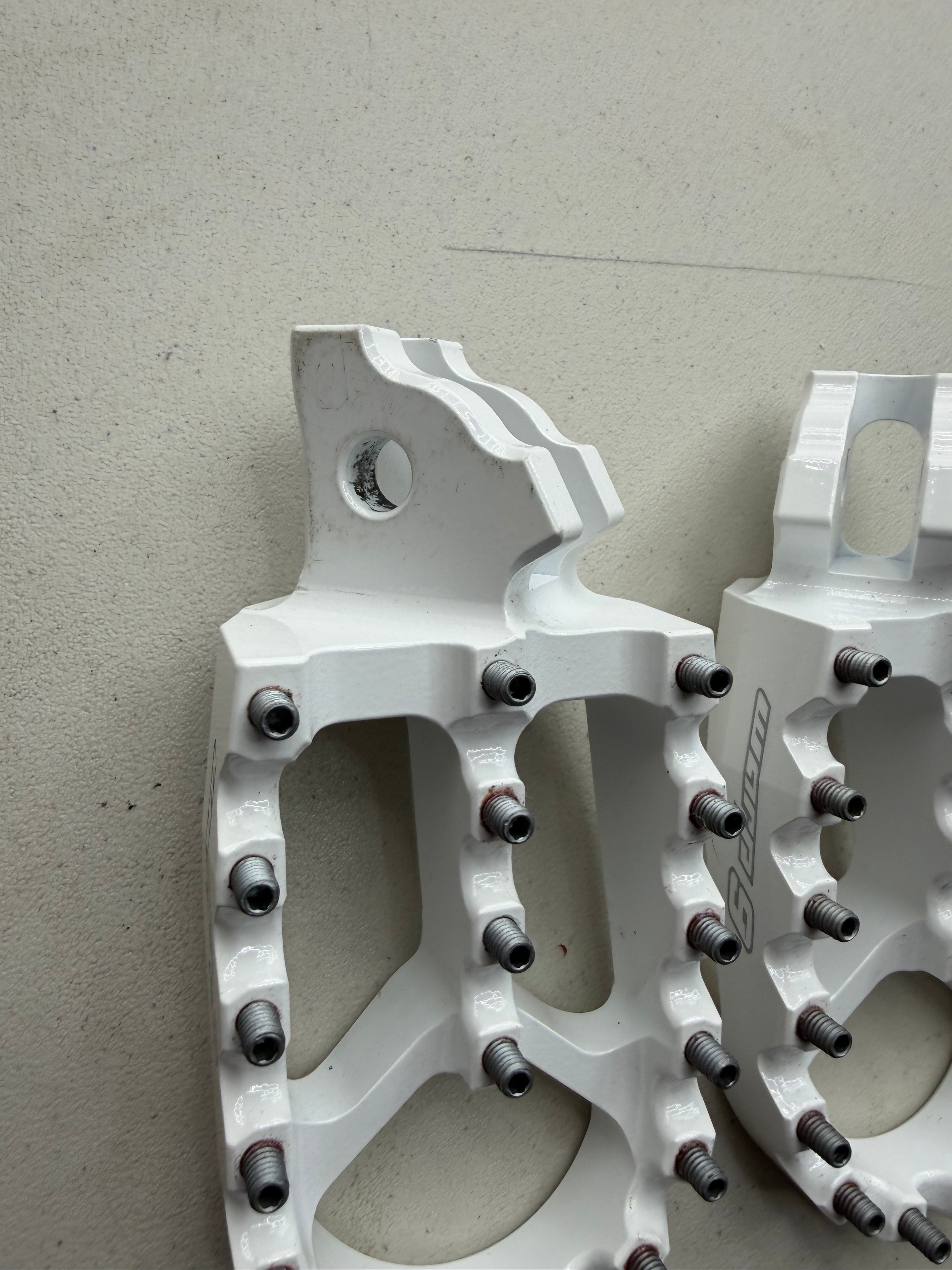 Return, Warp 9 Talaria Foot pegs Multiple colors