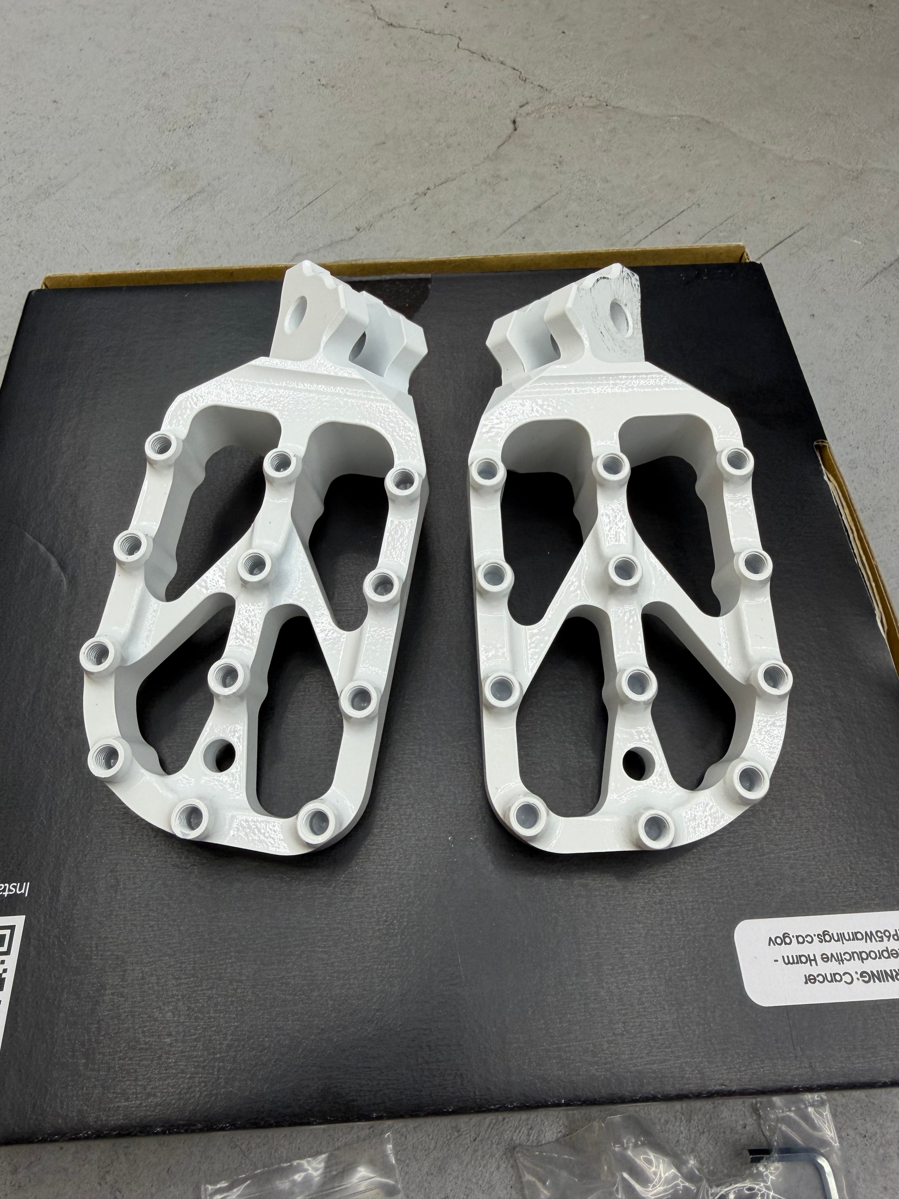 Return, Warp 9 Elite Talaria pegs White