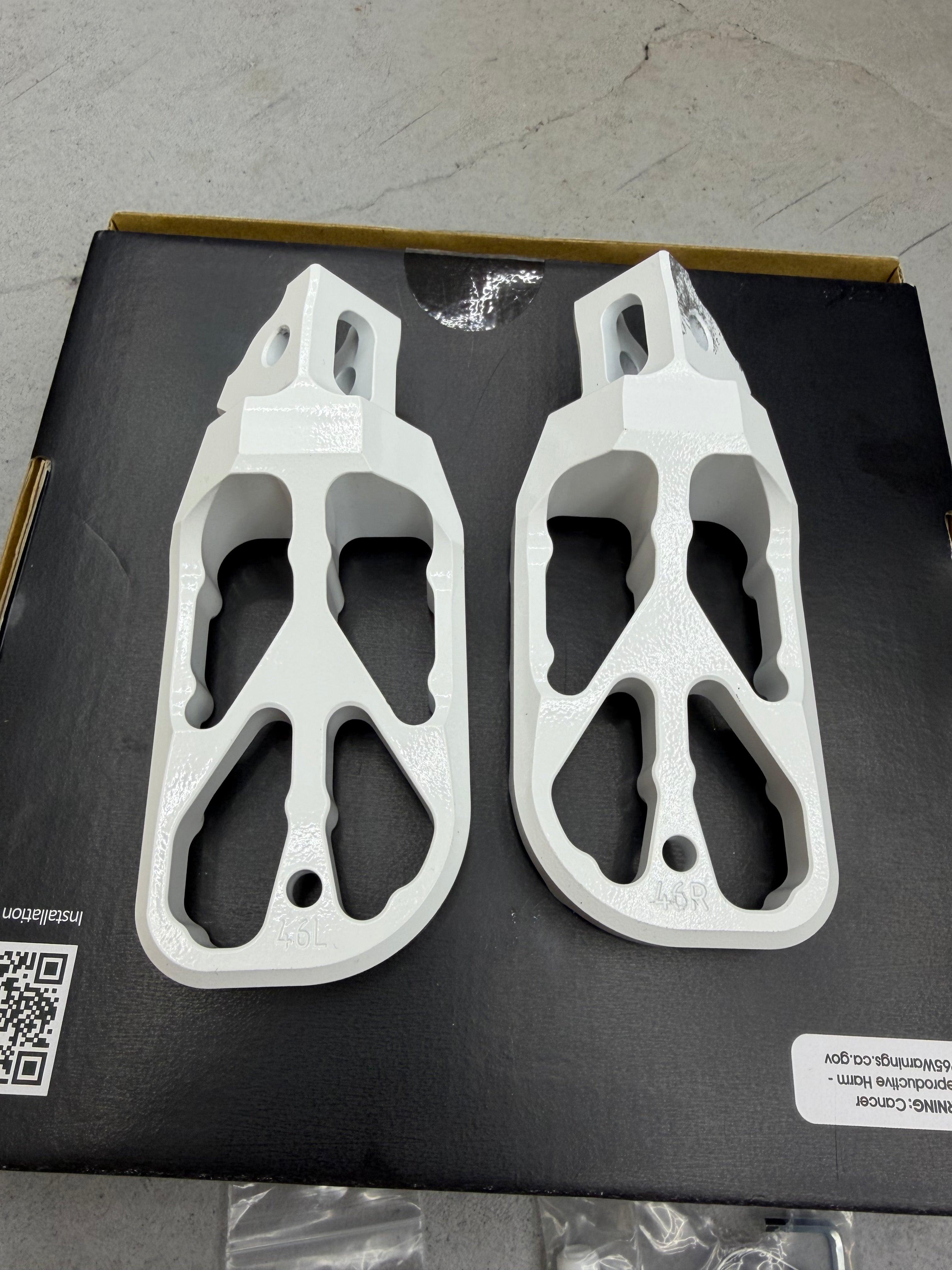 Return, Warp 9 Elite Talaria pegs White