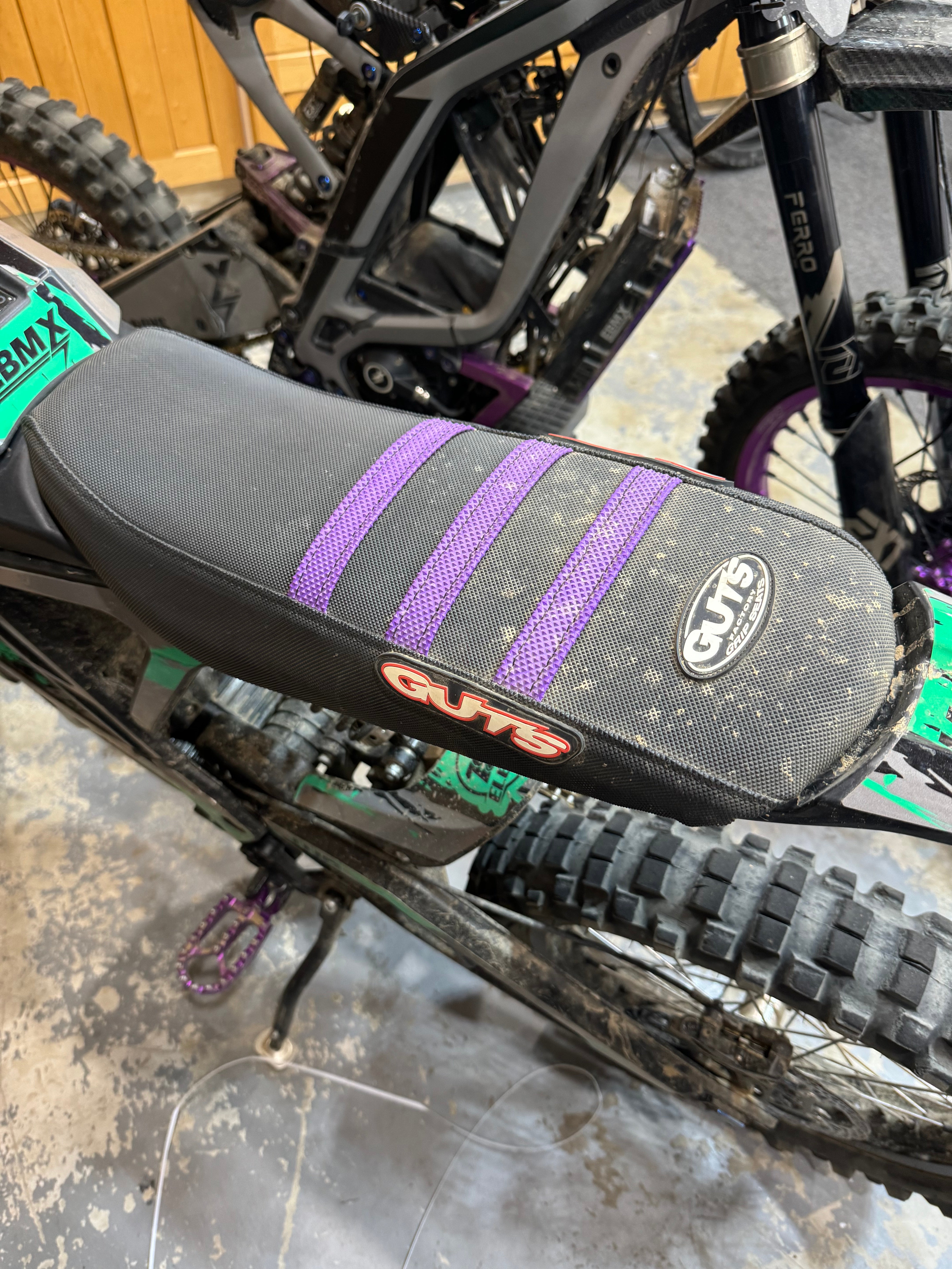 Housse De Selle Moto Dirt Bike Pour Talaria Sting MX3 MX4 - PVC Imperméable, Antidérapante, Design Particules - 7