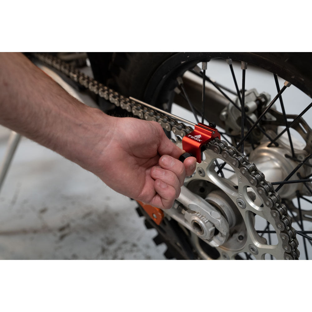 Tusk Chain Alignment Tool